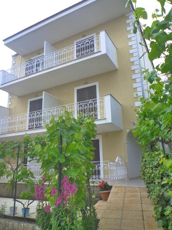 Flora Studios Corfu - Adults Only Μπενίτσες Εξωτερικό φωτογραφία